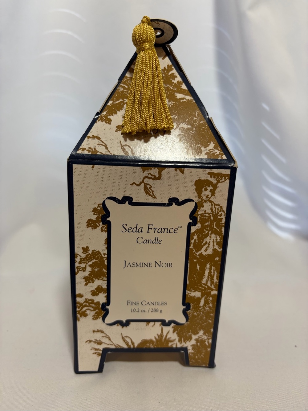 NIB Seda France Candle -Jasmine Noir Fine Candle in Classic Toile Pagoda Box